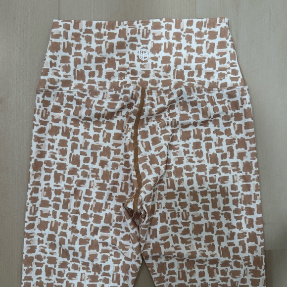 NWT Born Primitive Synergy Legging Cobblestone Women's Large - Picture 11 of 15